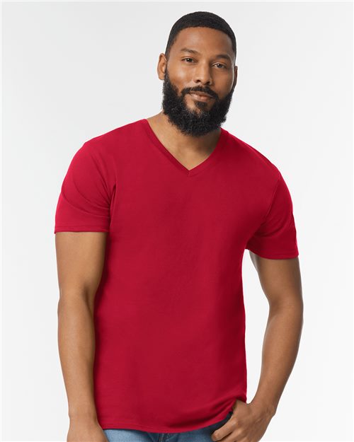 64V00 Men's Softstyle® V-Neck T-Shirt