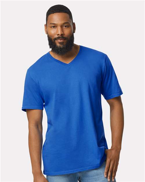 64V00 Men's Softstyle® V-Neck T-Shirt